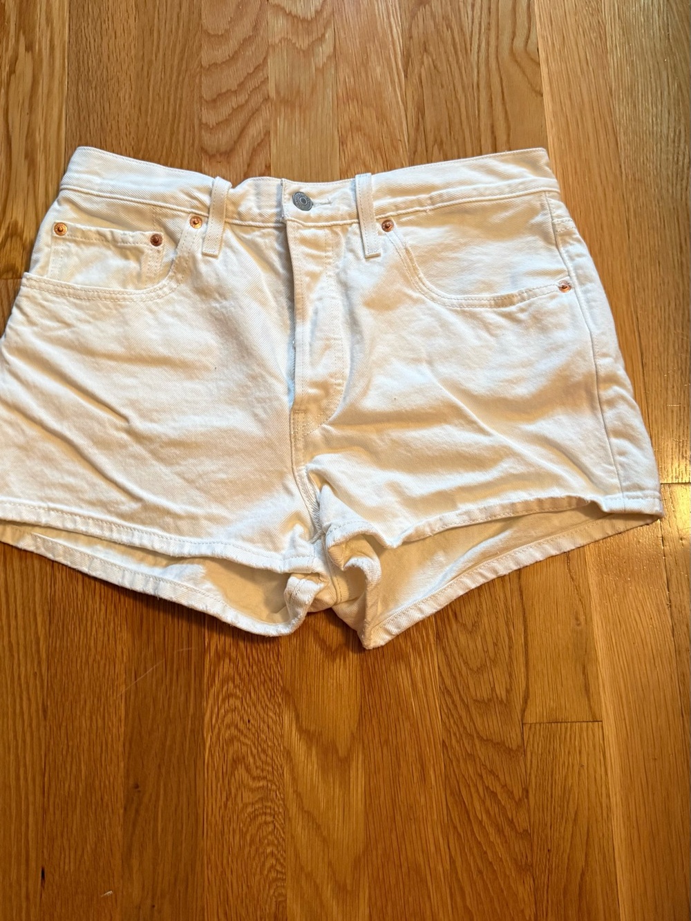 White Levi’s Shorts